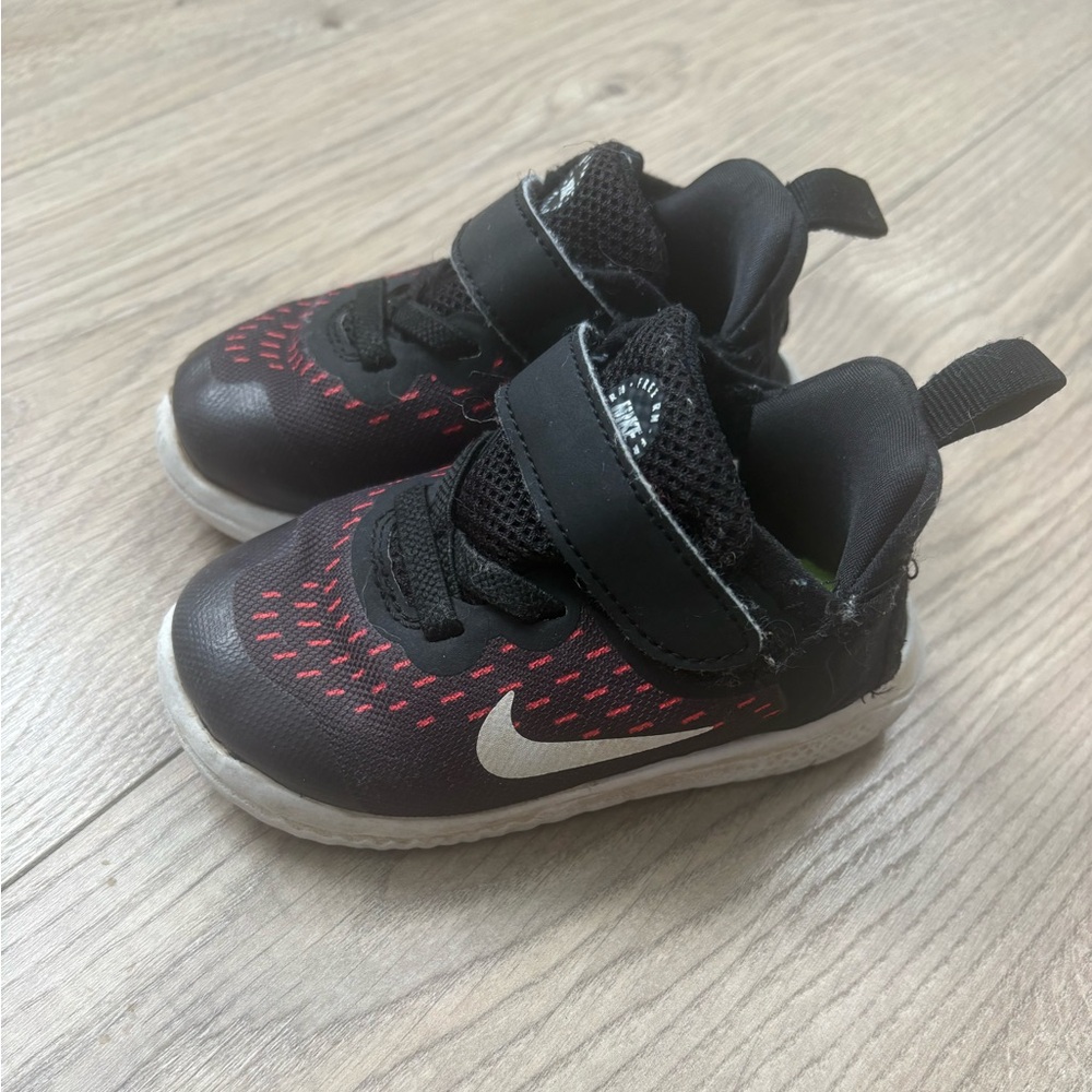 Nike Free Run Toddler Sneakers Black Red Size 6C 🔥